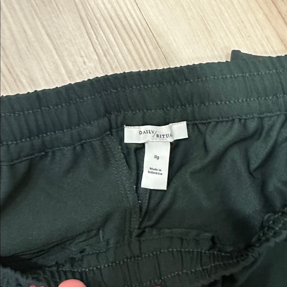 Daily Ritual woven twill cuff pant - Picture 2 of 6